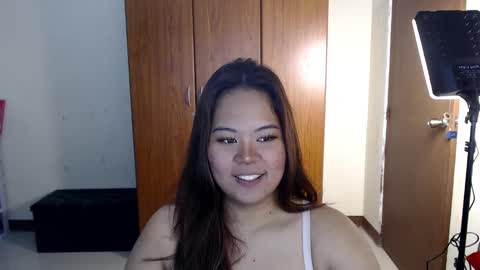 olivia hollywood online show from January 8, 12:15 pm