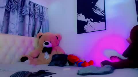 oliviahot01 online show from December 17, 2:29 am