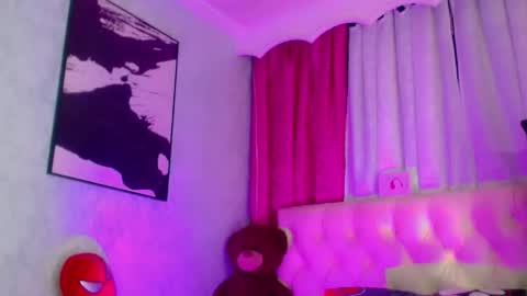 oliviahot01 online show from May 8, 2:06 am