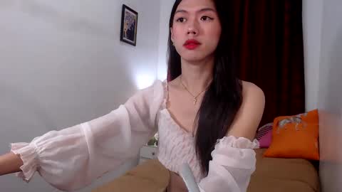 oliviaknightx online show from January 28, 1:50 am