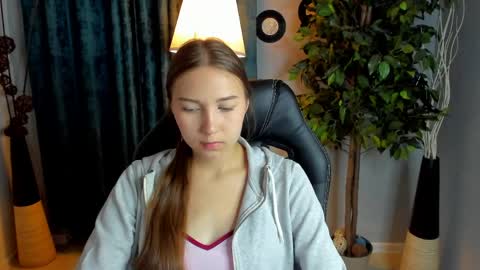 olivialangs online show from May 15, 11:07 am
