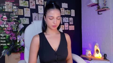 Snapshot of oliviamcneill chatting on January 21, 6:45 pm Olivia Mcneill  online show from January 21, 6:45 pm
