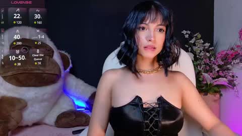 Snapshot of oliviamcneill chatting on January 31, 11:03 pm Olivia Mcneill  online show from January 31, 11:03 pm