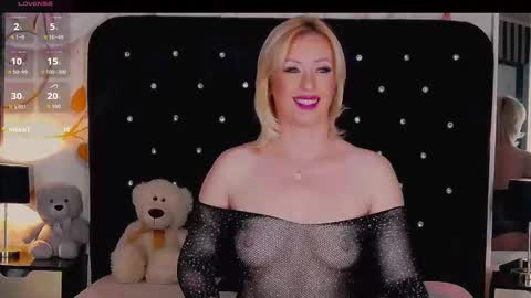 Olivia online show from November 7, 10:45 pm