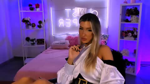 Olivia online show from February 8, 3:10 pm