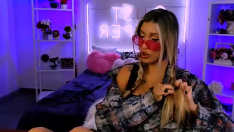 Olivia online show from February 11, 8:15 am