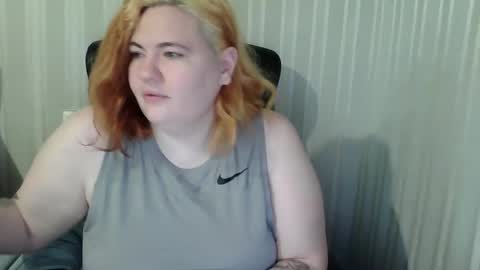 OlyaAndNetty online show from December 22, 11:39 am