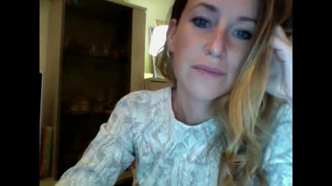 olyra11 online show from October 4, 7:11 pm