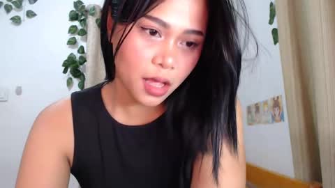 Snapshot of omariaennaid chatting on December 13, 10:55 pm Angel online show from December 13, 10:55 pm