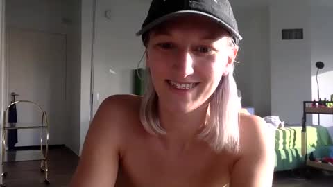 omilk online show from January 18, 11:33 pm