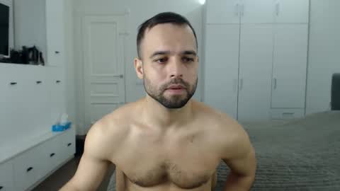 onebestlover online show from April 1, 11:33 am