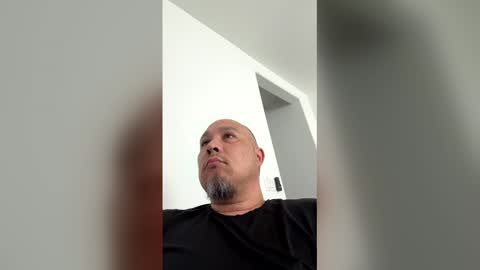 onetreehill1976 online show from March 25, 5:42 pm