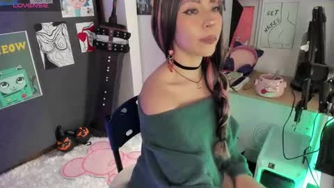 oni_dakotta online show from October 23, 2:40 pm