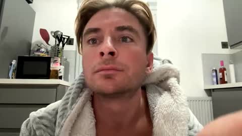 onlyloveyoutwice2016 online show from November 1, 6:45 am