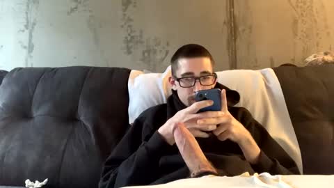 Snapshot of onthecumup69 chatting on February 13, 3:35 pm onthecumup69 online show from February 13, 3:35 pm