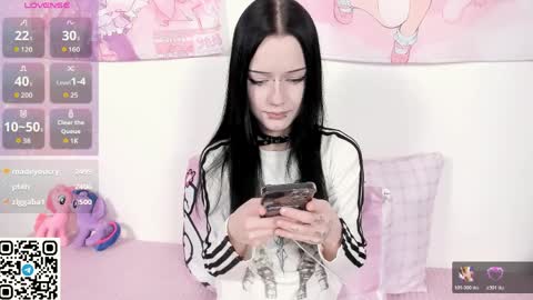 Ophelia online show from April 8, 9:34 am