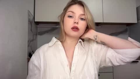 Ophelia online show from December 3, 10:38 am