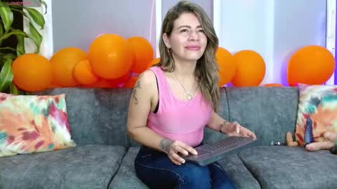 Snapshot of oriana_thomson2 chatting on September 29, 1:37 am Oriana online show from September 29, 1:37 am