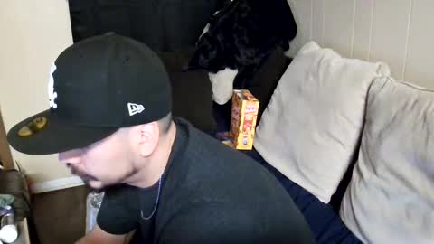 Snapshot of oscar1992toyota chatting on February 27, 6:57 am oscar1992toyota online show from February 27, 6:57 am