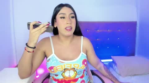 Snapshot of osoriomariaf chatting on February 10, 3:32 pm Maria   online show from February 10, 3:32 pm