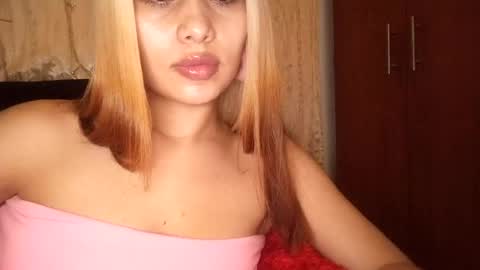 Snapshot of osornomaria268 chatting on October 3, 4:54 am Paulina online show from October 3, 4:54 am