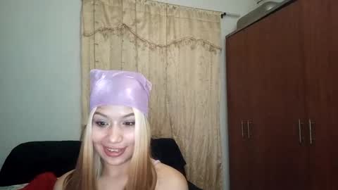 Snapshot of osornomaria268 chatting on September 26, 8:55 am Paulina online show from September 26, 8:55 am