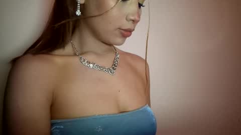 Snapshot of osornomaria268 chatting on September 18, 11:31 pm Paulina online show from September 18, 11:31 pm
