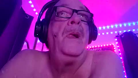 Snapshot of ou8124824 chatting on October 28, 6:14 am ou8124824 online show from October 28, 6:14 am