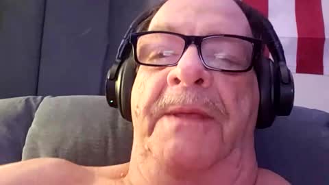 Snapshot of ou8124824 chatting on October 29, 10:17 am ou8124824 online show from October 29, 10:17 am