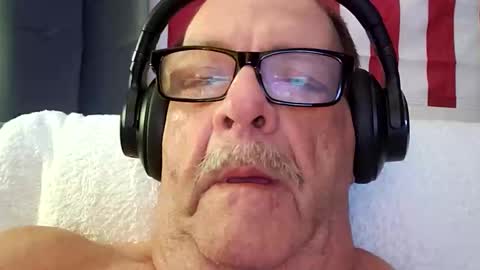 Snapshot of ou8124824 chatting on September 13, 2:14 am ou8124824 online show from September 13, 2:14 am