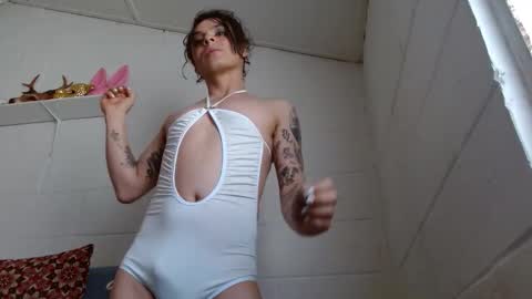 Jeannifer online show from February 27, 1:48 pm