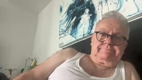 ozhairybearxxxx online show from January 3, 3:27 am