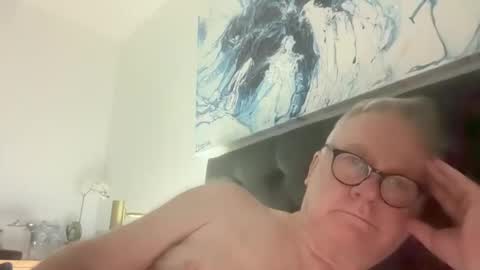 ozhairybearxxxx online show from January 7, 12:20 pm