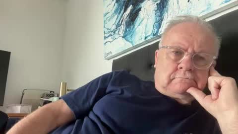 ozhairybearxxxx online show from May 18, 4:07 am