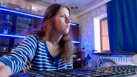 Ella online show from May 24, 11:06 am