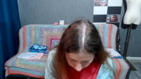 Ella online show from April 5, 9:06 am