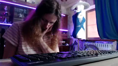 Ella online show from May 7, 7:48 am