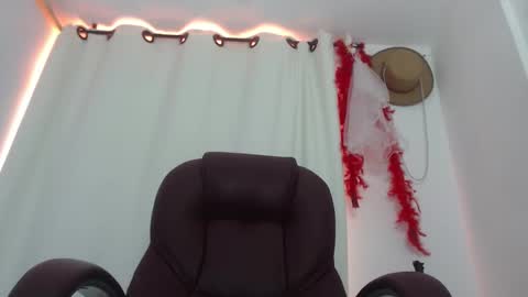 paiperhalliwey online show from March 26, 5:29 pm