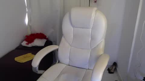 paiperhalliwey online show from January 7, 6:35 pm