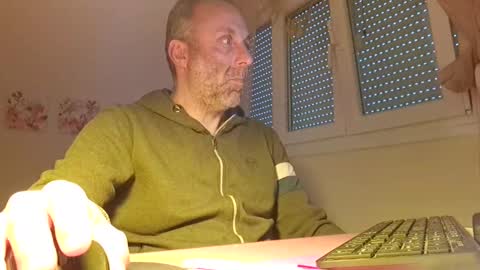 pansak1973 online show from March 12, 12:36 pm