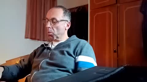 pansak1973 online show from February 15, 12:54 pm