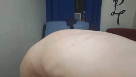 Snapshot of pantslesstraveler_plt chatting on February 26, 7:10 pm PantsLessTraveler online show from February 26, 7:10 pm