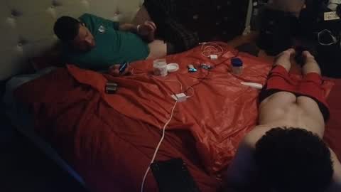 Snapshot of pantslesstraveler_plt chatting on February 27, 3:40 am PantsLessTraveler online show from February 27, 3:40 am