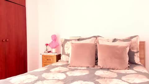 Paola   online show from February 10, 1:55 pm