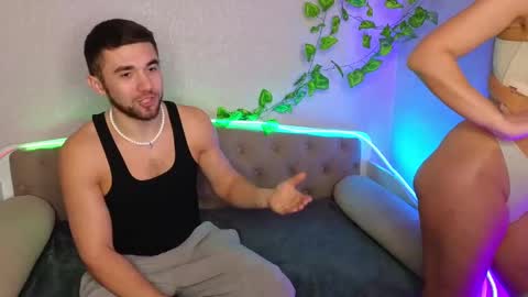 Allie  Alex Thumbs up if you like us online show from February 20, 1:57 am