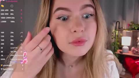 Mia online show from March 5, 9:40 am