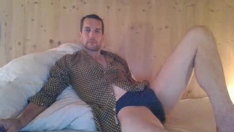 Snapshot of paueriwan chatting on September 29, 7:51 am paueriwan online show from September 29, 7:51 am
