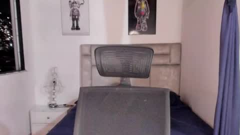 PAUL ROGER online show from February 7, 3:09 am