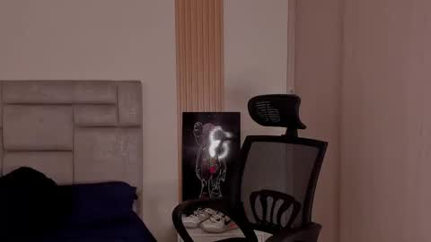 PAUL ROGER online show from December 2, 12:35 pm