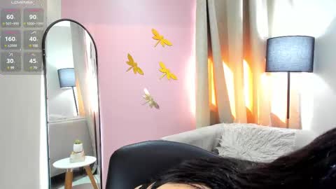 Snapshot of paulafer_ chatting on February 21, 8:05 pm online show from February 21, 8:05 pm